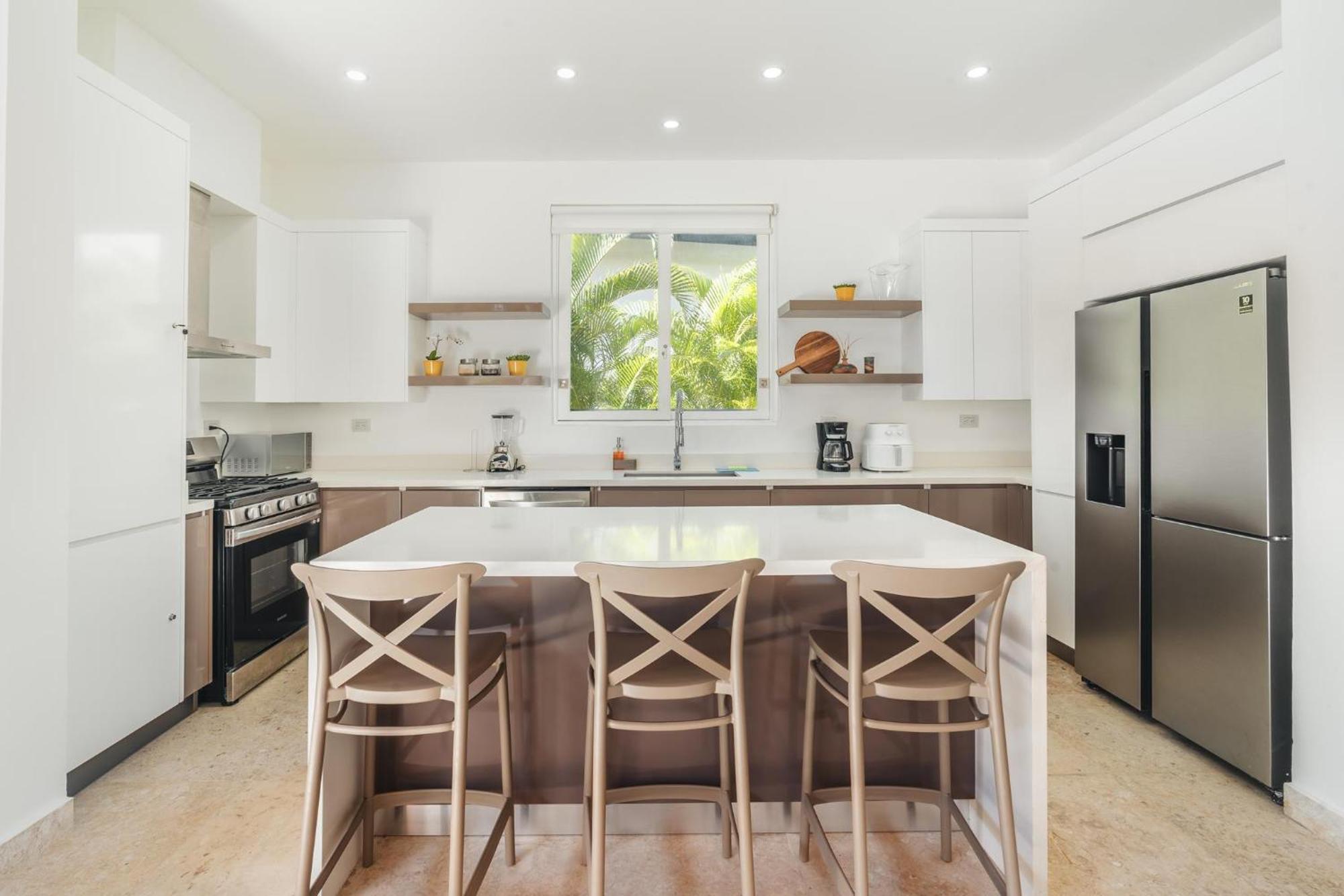 Hébergement de vacances Bungallow With 3br Pool And Bbq In Village *